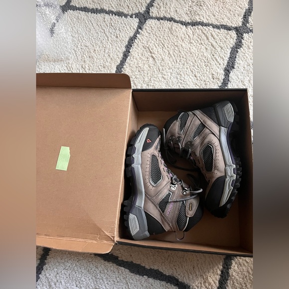 Vasque Breeze 2.0 GTX hiking boots size 7w WITH ORIGINAL BOX - Picture 9 of 12